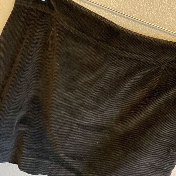 Liz Claiborne- black corduroy mini skirt- Size 10 - Picture 2 of 6